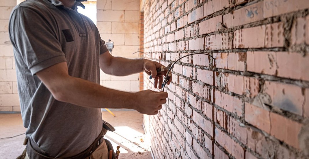 Jsme specialisté na revize, montáže, servis a údržbu elektroinstalací a fotovoltaik